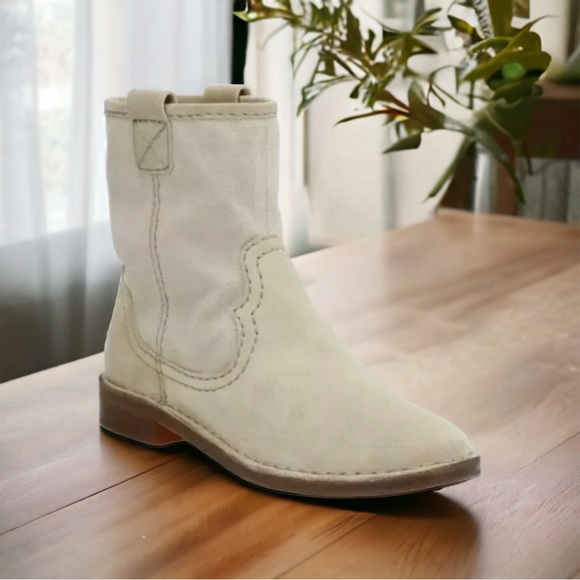 NEW Clarks Cabaret Stage Sand Booties, Suede Ankle Boots Size UK 7D, US 9½M - Picture 2 of 16